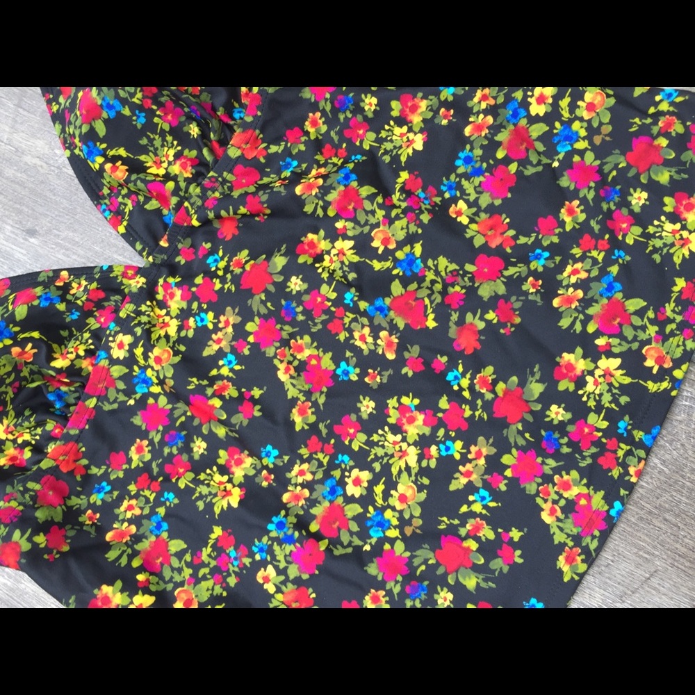 Catalina size medium swim top